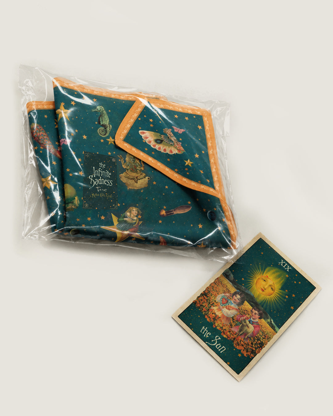 Infinite Sadness Kit Oracular: Toalha + 3 Cartas conselho